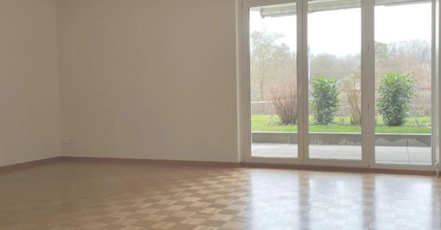 Cozy 3.5 Room Apartment with Garden Seating Area! - Photo 3 of 8