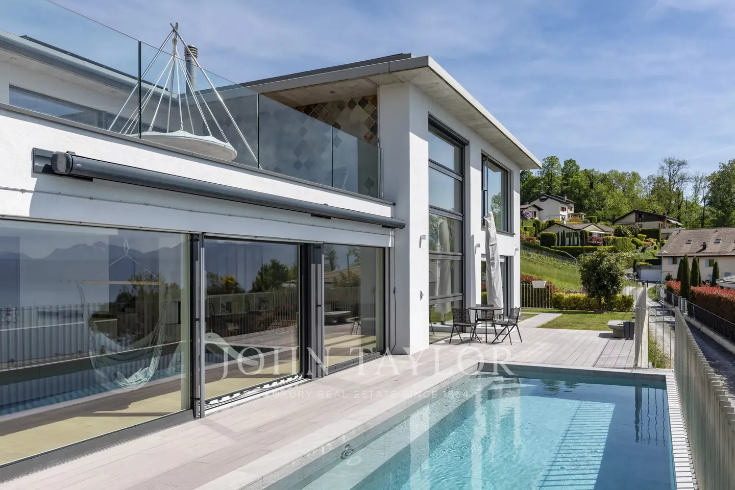 Luxusvilla mit Seeblick - Foto 1 von 18