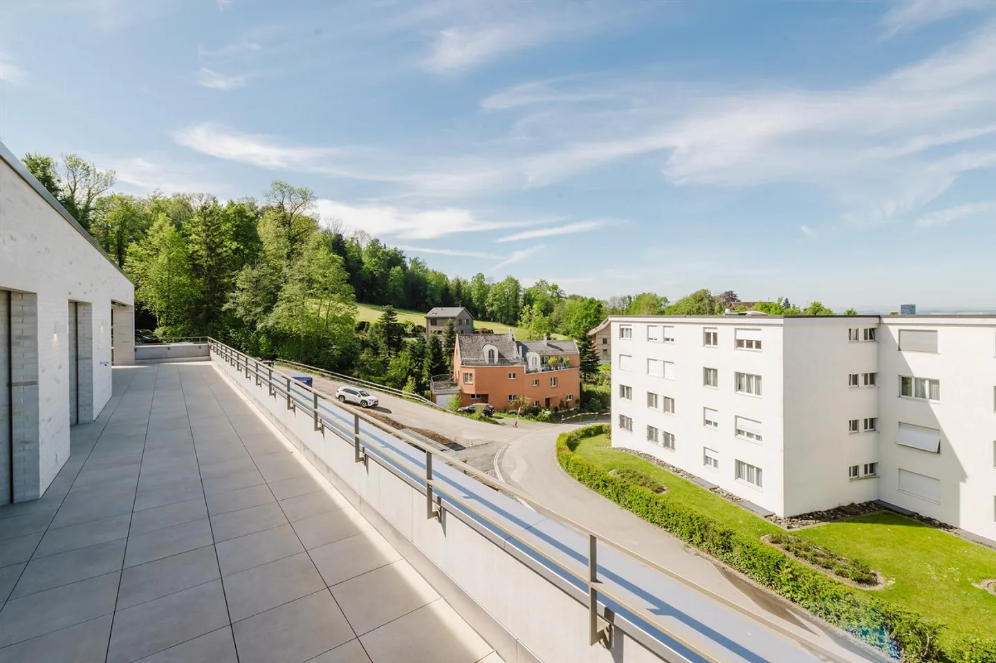 luxuriöse 5.5-Zimmer-Maisonette-Wohnung/Haus mit grossen Terrassen - Foto 3 von 6