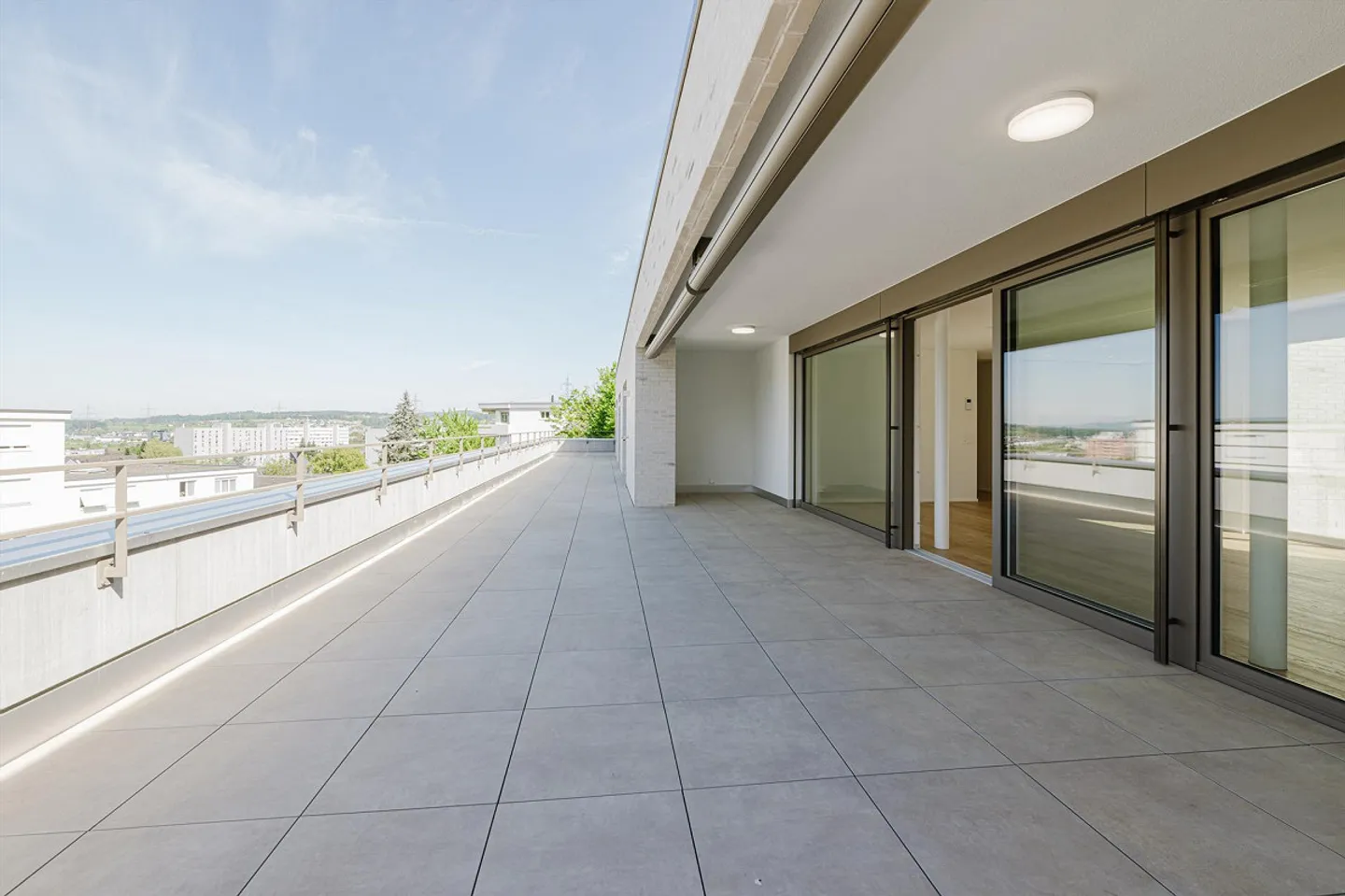 luxuriöse 5.5-Zimmer-Maisonette-Wohnung/Haus mit grossen Terrassen - Foto 4 von 6
