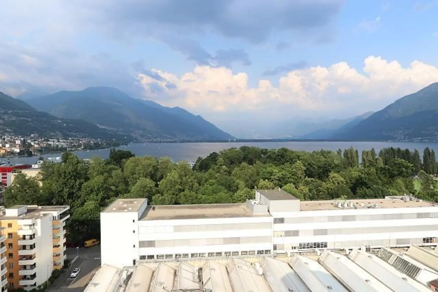 Attico ristrutturato di 4 1/2 locali con terrazza panoramica a 270 gradi - Foto 23 di 23