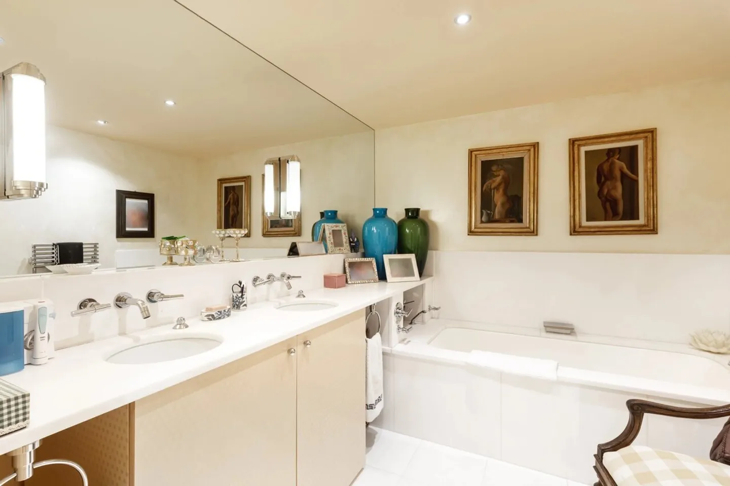 4-bedroom apartment with enclosed garden in Vandoeuvres - Photo 9 of 13