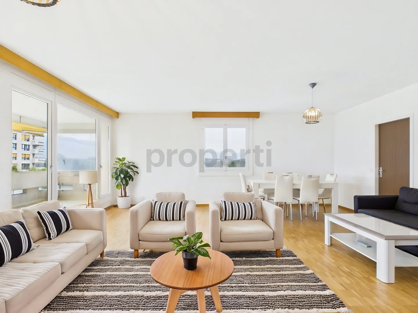 Geräumige Wohnung mit 4 Schlafzimmern in Meyrin mit Panoramablick in der 7. Etage - Foto 1 von 12