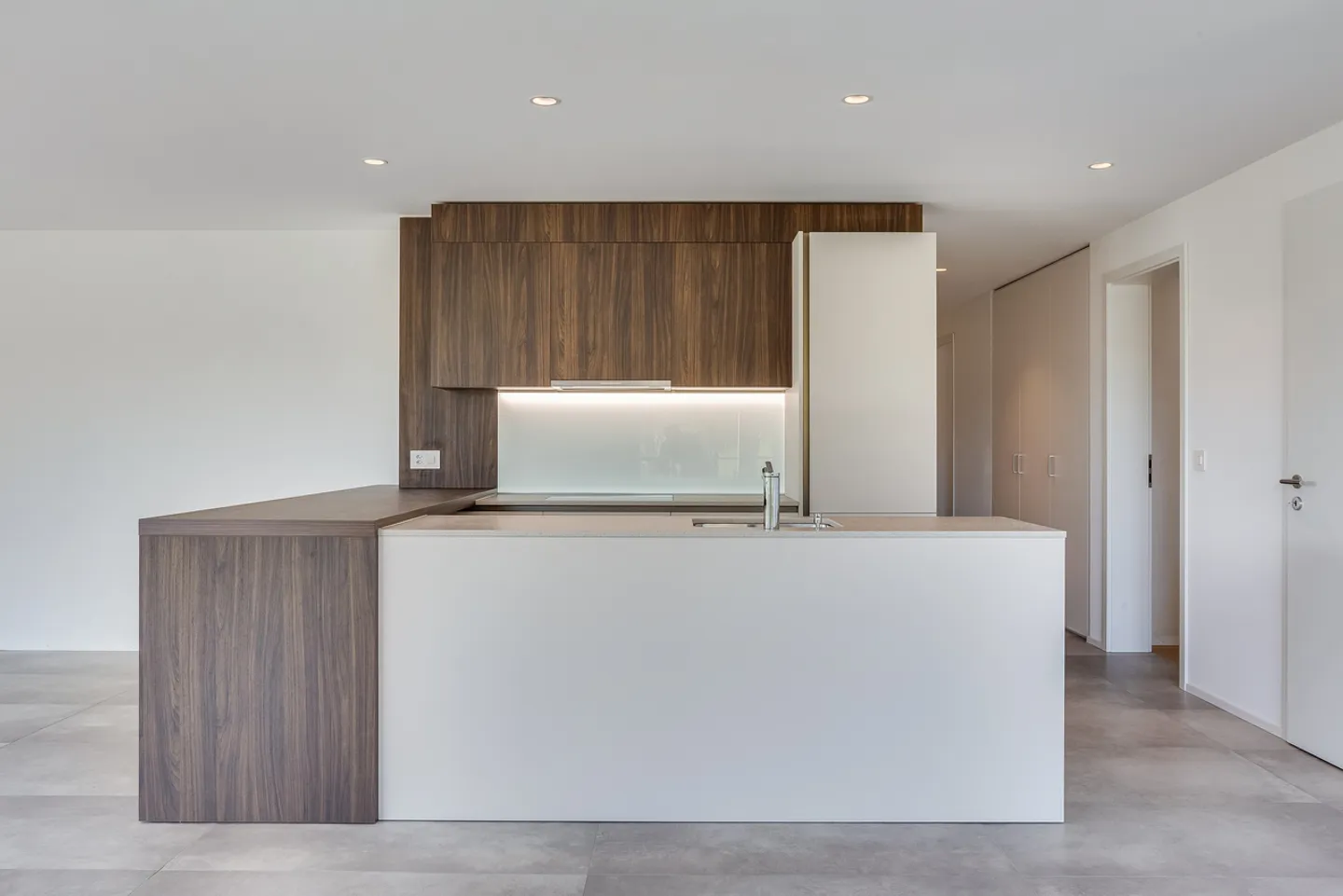 PPE Apartment - Photo 2 of 10