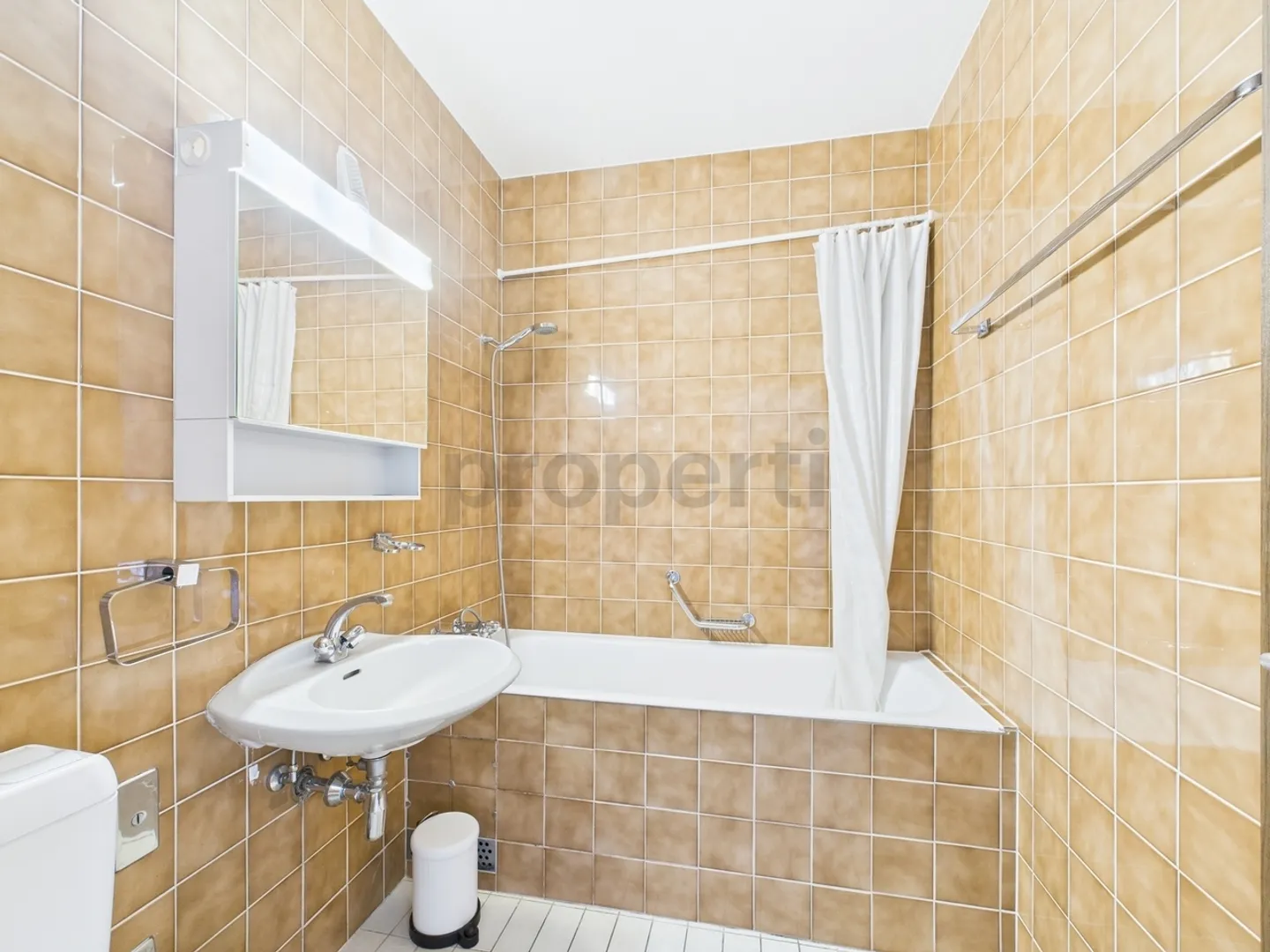 Geräumige Wohnung mit 4 Schlafzimmern in Meyrin mit Panoramablick in der 7. Etage - Foto 10 von 12