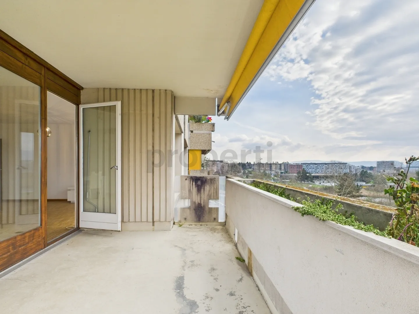 Geräumige Wohnung mit 4 Schlafzimmern in Meyrin mit Panoramablick in der 7. Etage - Foto 11 von 12