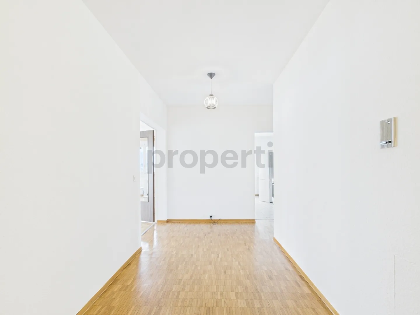 Geräumige Wohnung mit 4 Schlafzimmern in Meyrin mit Panoramablick in der 7. Etage - Foto 8 von 12