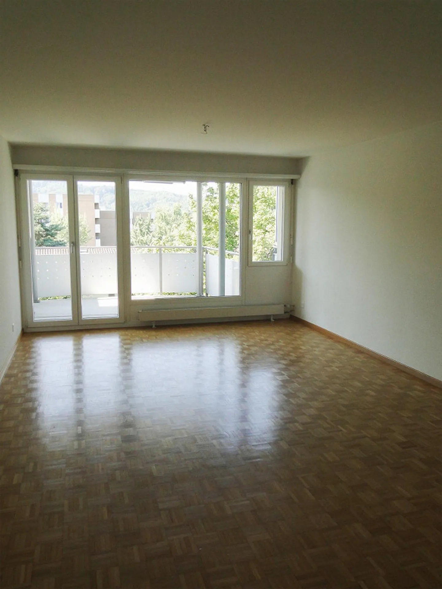 Beautiful single apartment with large sunny balcony on the 3rd floor - Photo 5 of 7