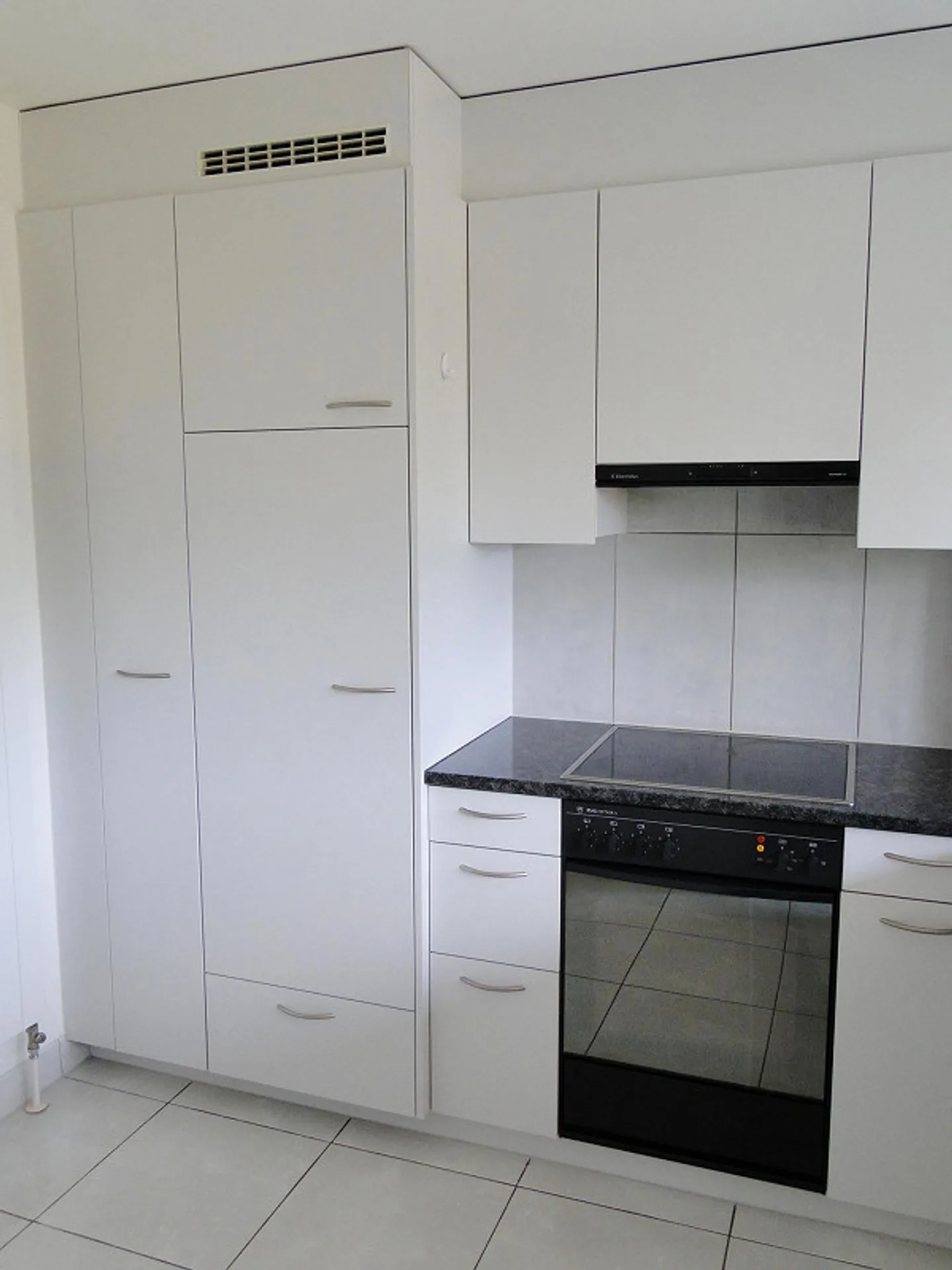 Beautiful single apartment with large sunny balcony on the 3rd floor - Photo 3 of 7
