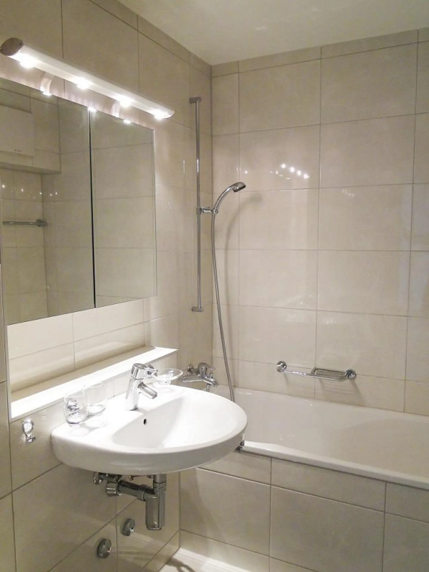 Beautiful single apartment with large sunny balcony on the 3rd floor - Photo 4 of 7