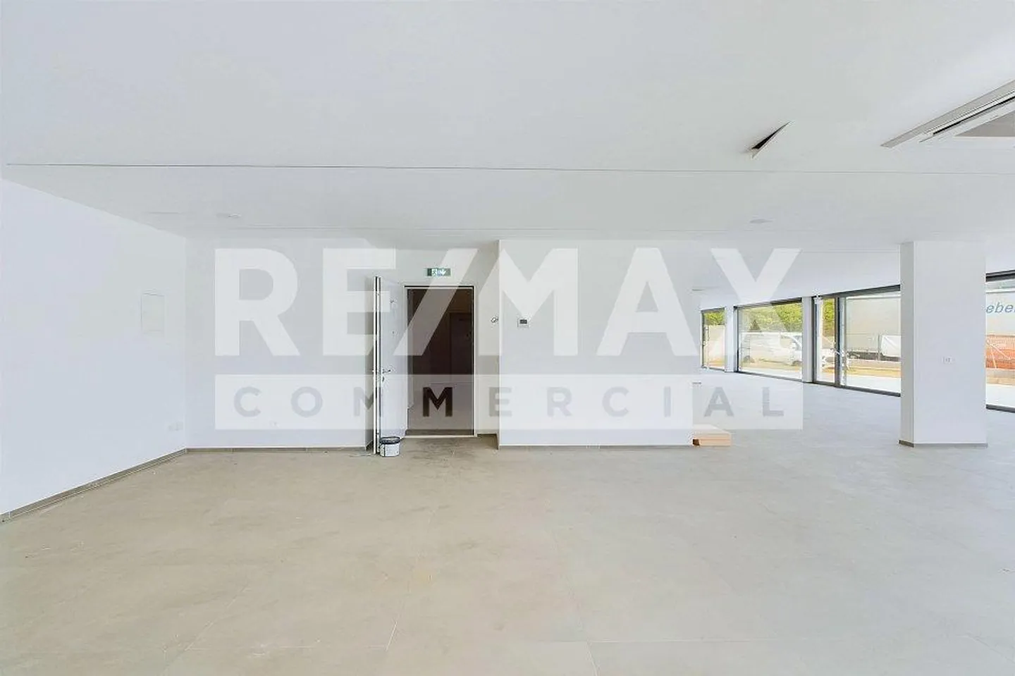 Nouvelle propriété de rendement dans un emplacement stratégique - Photo 9 sur 13