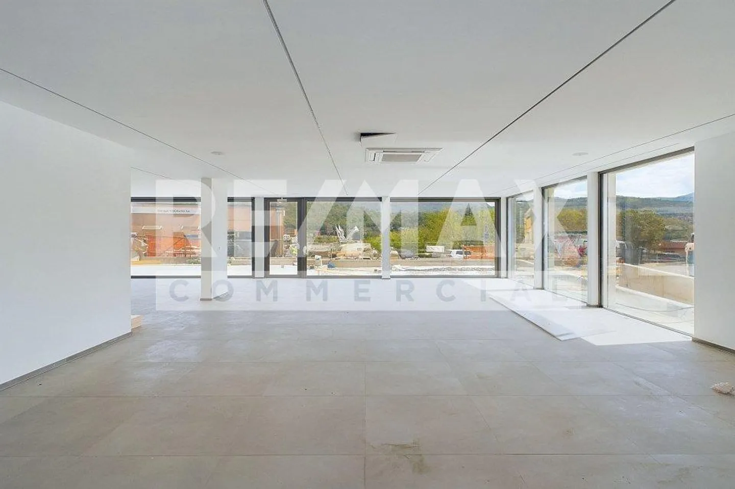 Nouvelle propriété de rendement dans un emplacement stratégique - Photo 8 sur 13