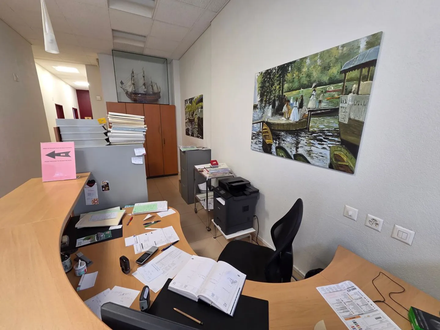 Geneva - Medical office with established patient base, 3-4 offices, strong development potential - Photo 5 of 9