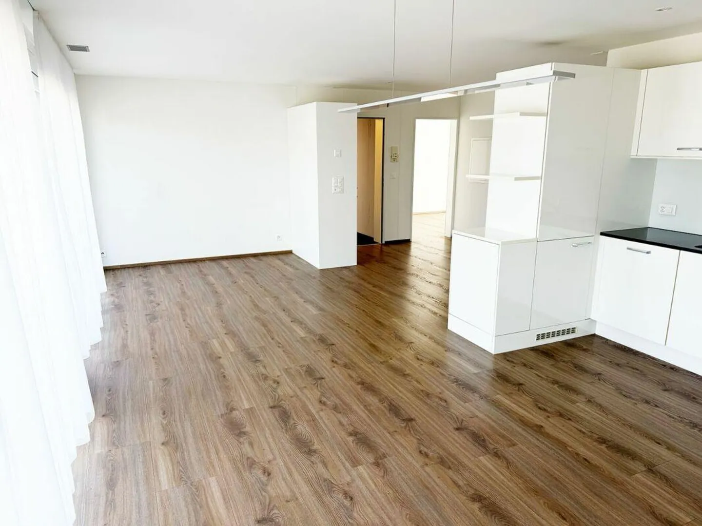 Bright 3.5-room penthouse apartment with south-facing orientation - Photo 1 of 11