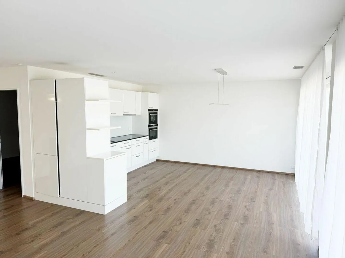 Bright 3.5-room penthouse apartment with south-facing orientation - Photo 2 of 11