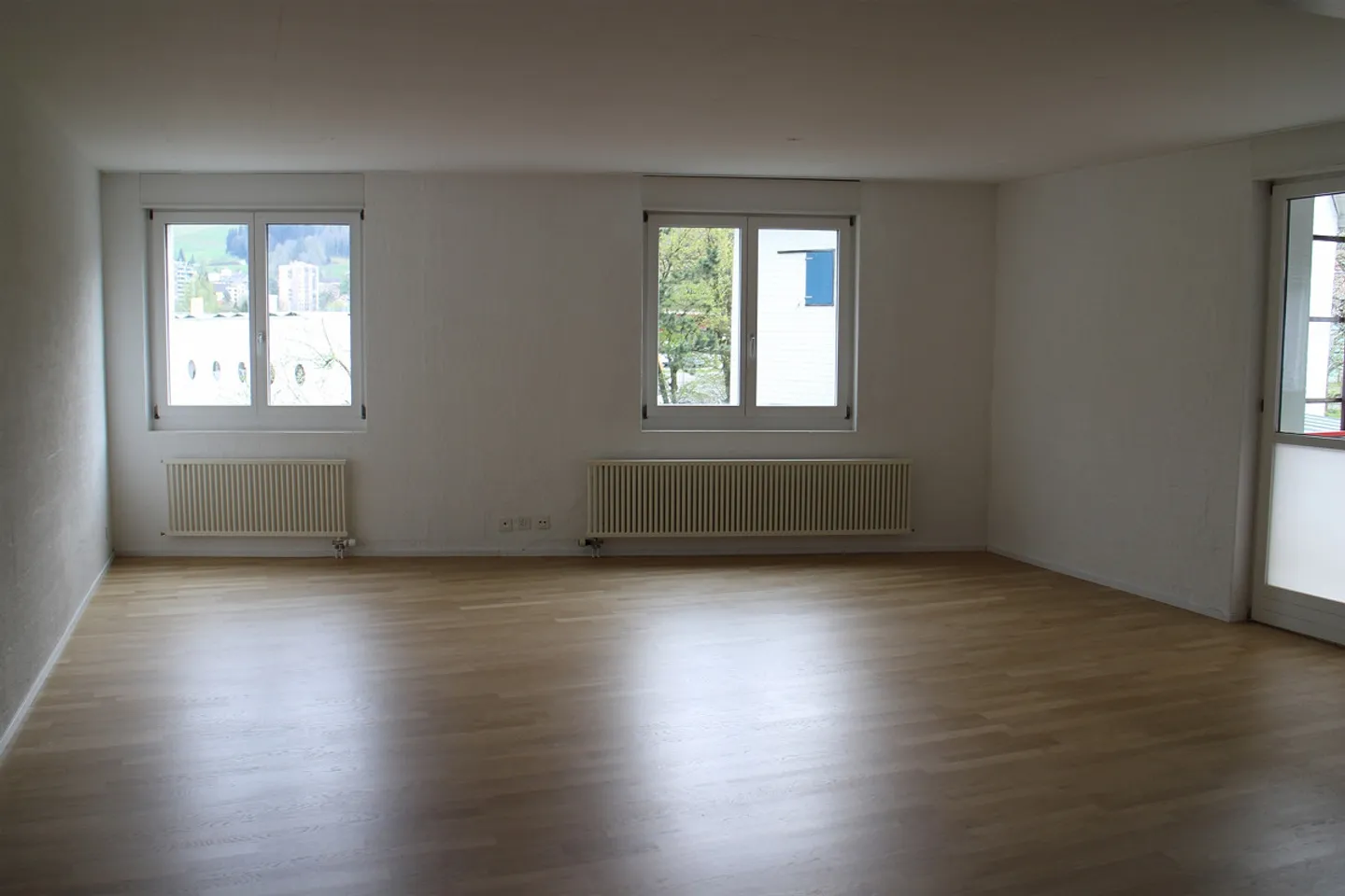 Appartamento familiare spazioso con due balconi - Foto 1 di 17