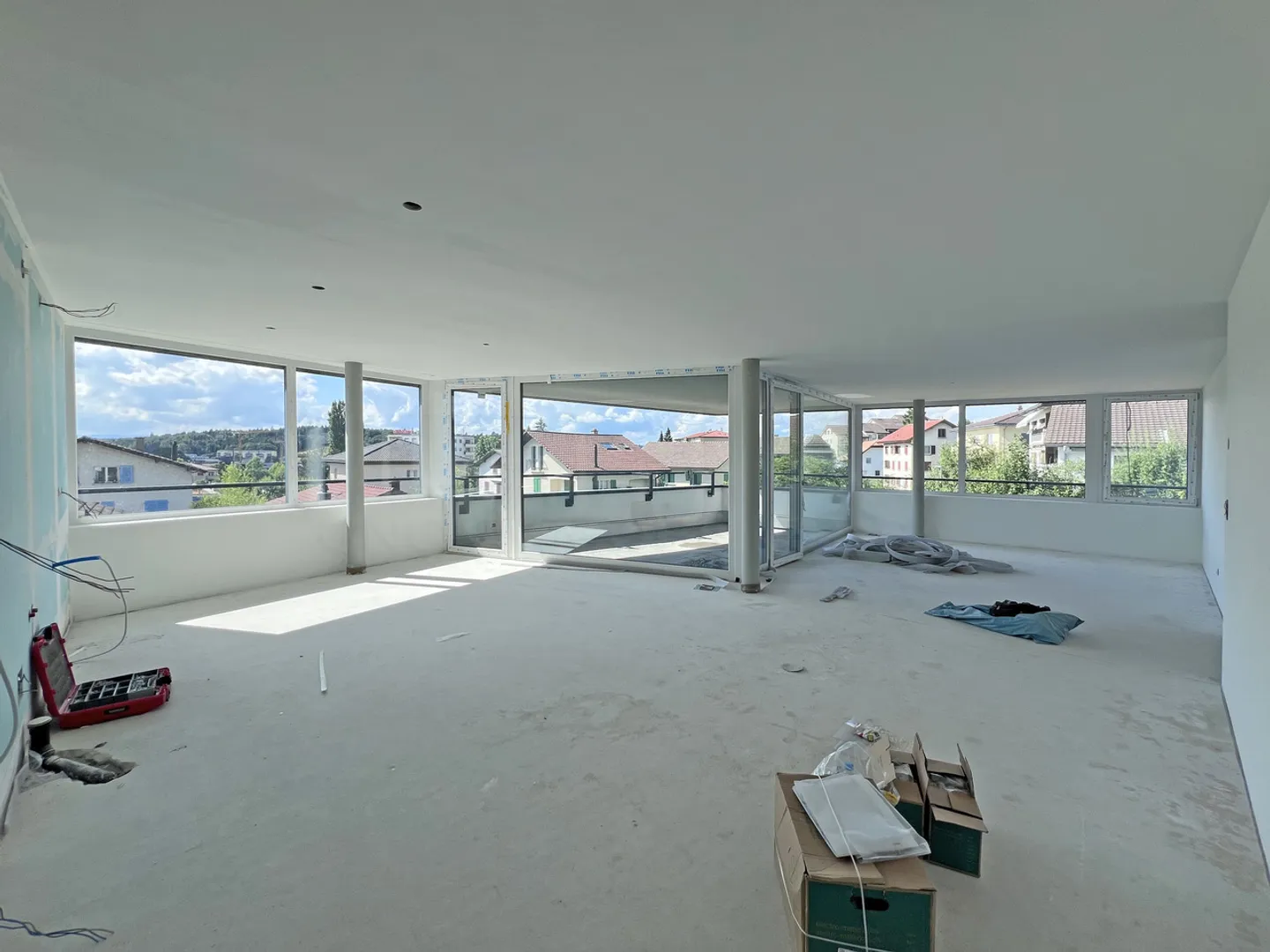 Appartement 4.5 pièces avec élégance architecturale, à 2 pas du centre-ville - Photo 3 sur 13