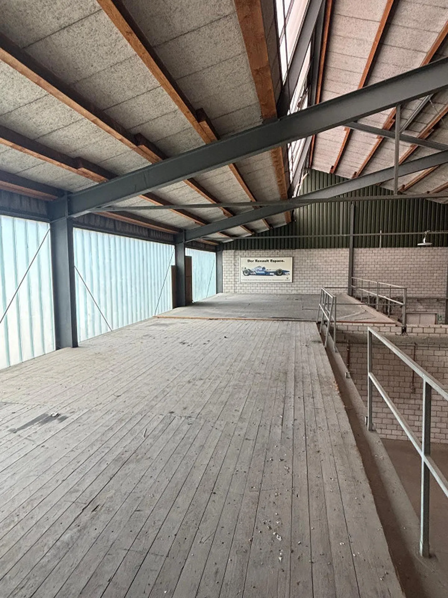 Spazio commerciale versatile con condizioni ideali per la tua azienda... - Foto 2 di 3