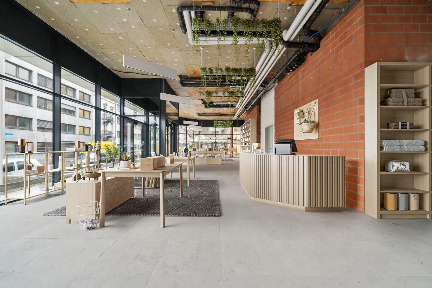 Votre concept a besoin d'espace ? Nous avons 215,90 m² dans un emplacement de choix ! - Photo 1 sur 12