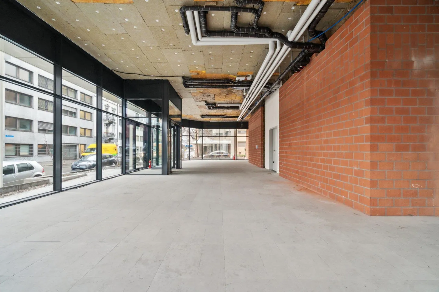 Votre concept a besoin d'espace ? Nous avons 215,90 m² dans un emplacement de choix ! - Photo 2 sur 12