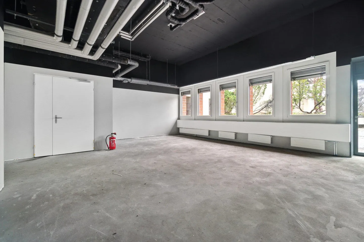 Votre concept a besoin d'espace ? Nous avons 215,90 m² dans un emplacement de choix ! - Photo 4 sur 12