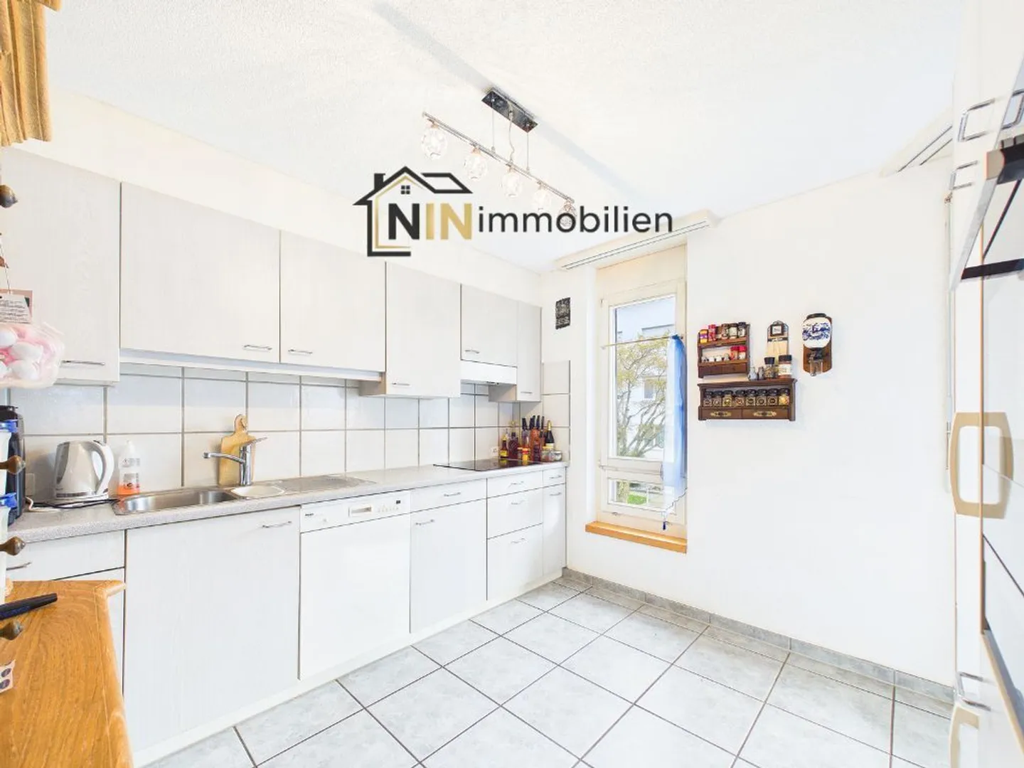 Apartment - Photo 3 of 8