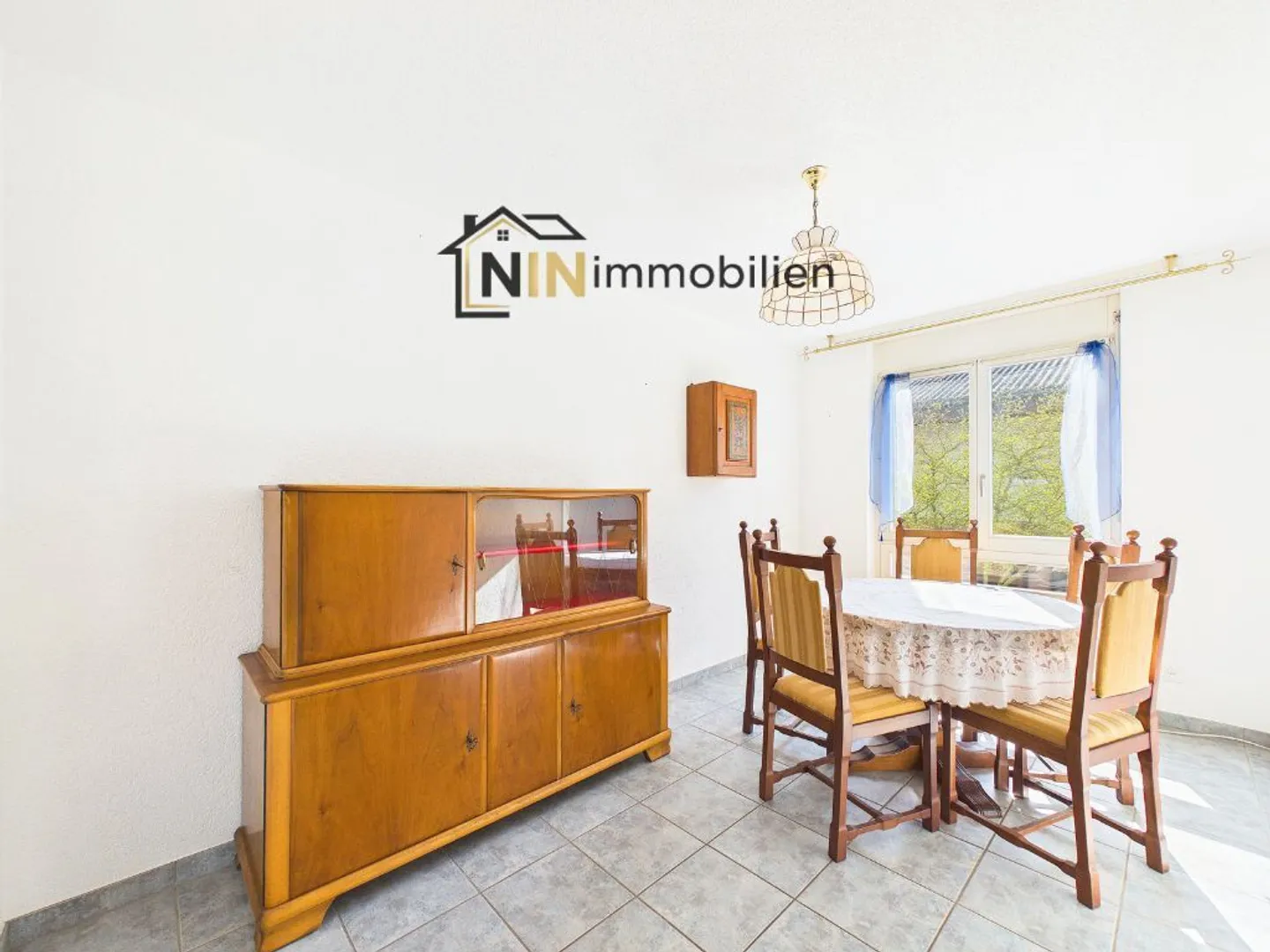 Apartment - Photo 4 of 8