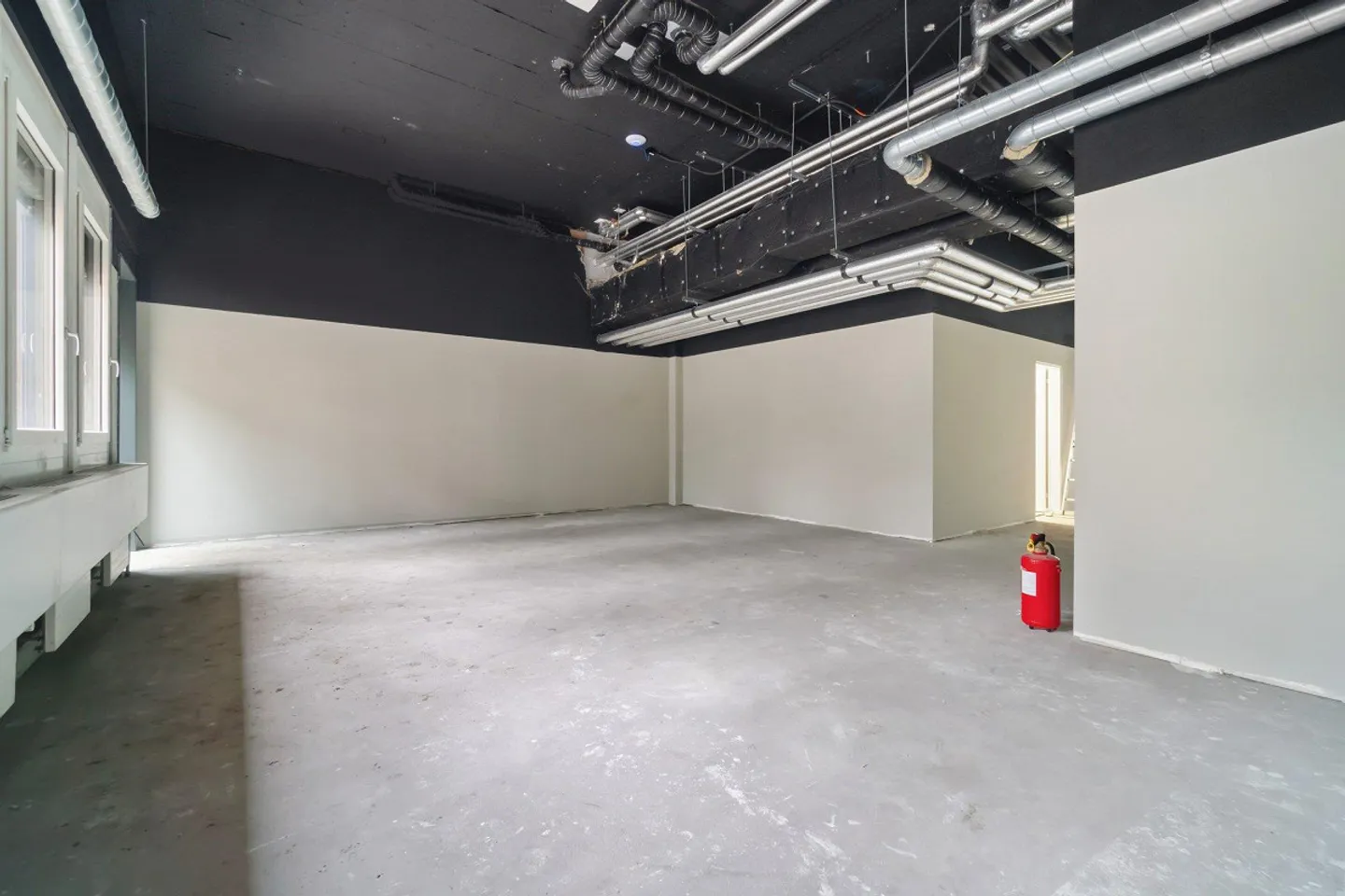 Votre concept a besoin d'espace ? Nous avons 215,90 m² dans un emplacement de choix ! - Photo 8 sur 12