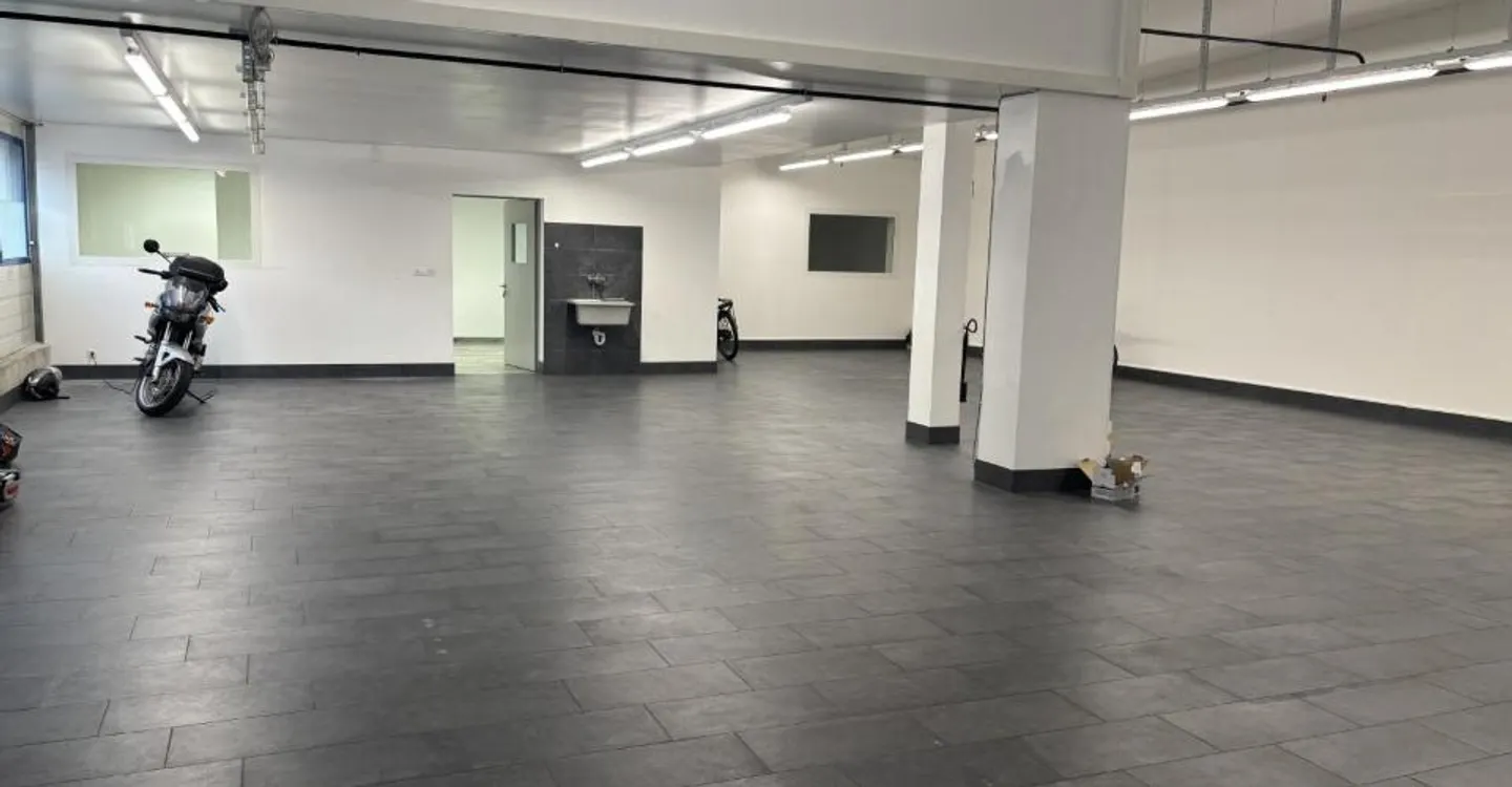 Moutier - very beautiful and versatile industrial space and offices - Photo 1 of 12