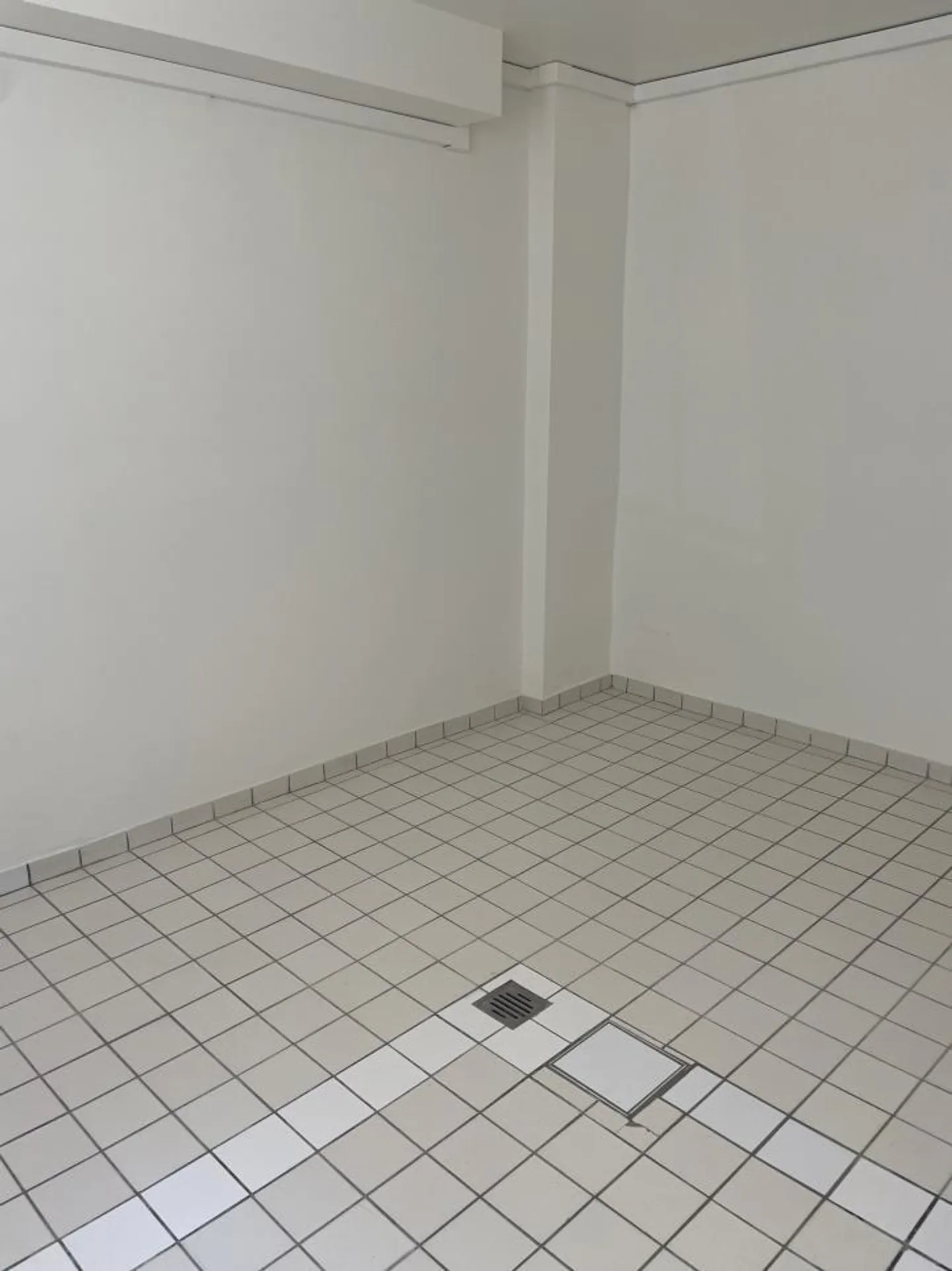 Local commercial proche du centre de Lausanne - Photo 7 sur 13