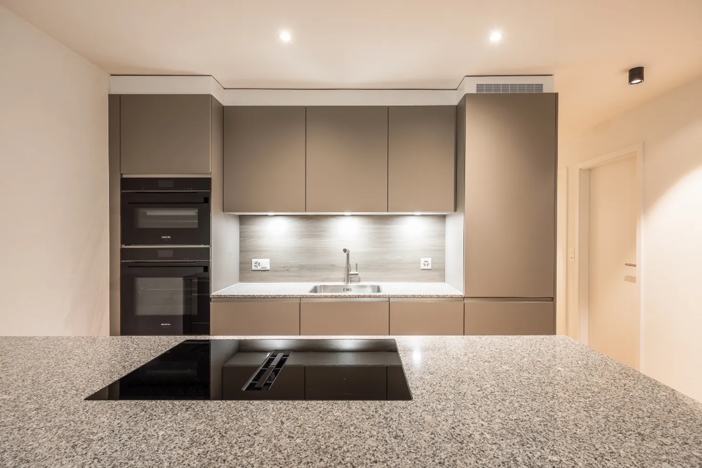 Dernière chance : Appartement 4½ pièces presque neuf avec grande terrasse - Photo 8 sur 13