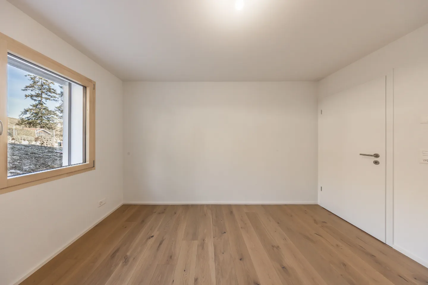 Dernière chance : Appartement 4½ pièces presque neuf avec grande terrasse - Photo 11 sur 13