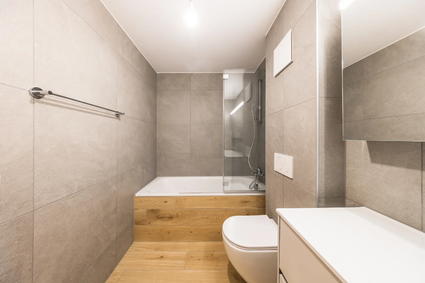 Dernière chance : Appartement 4½ pièces presque neuf avec grande terrasse - Photo 12 sur 13