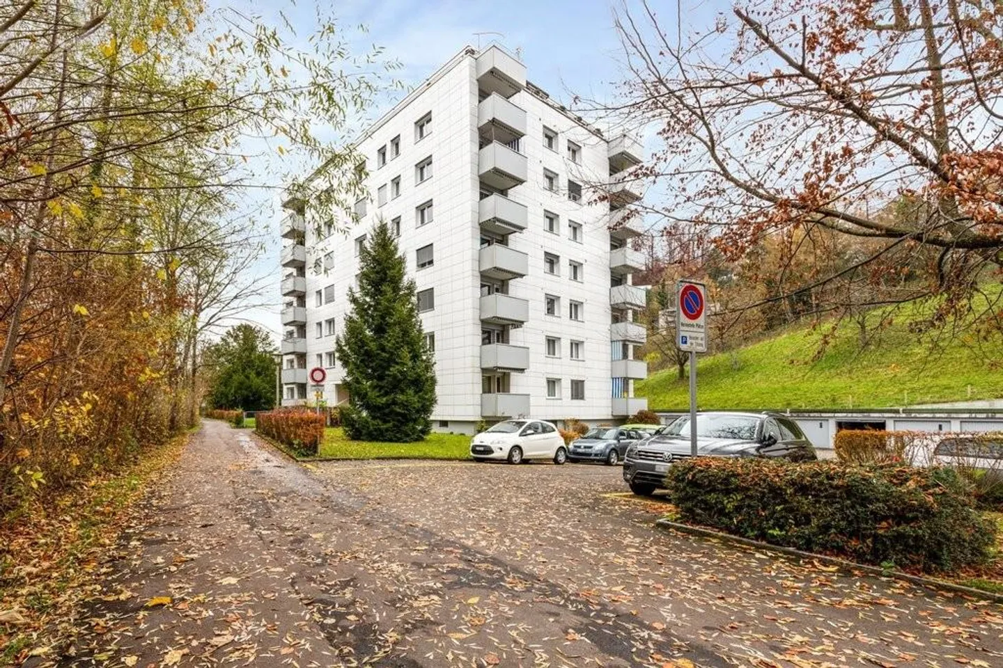 Sucht Ihr Auto ein Dach über der Haube? - Foto 1 von 1