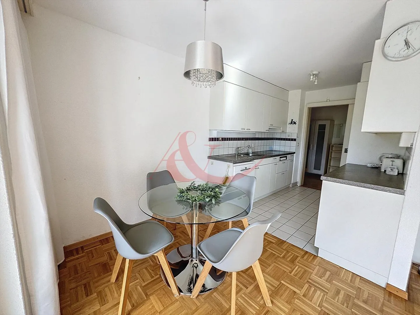 Appartement mit Durchgang in ruhiger Nachbarschaft in Gland - Foto 4 von 8