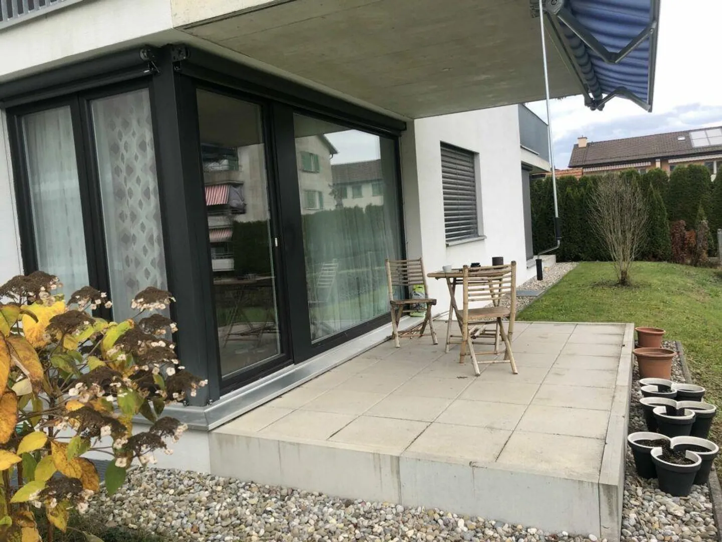 Attractive and modern 2.5-room garden apartment in Oberwinterthur - Photo 1 of 9