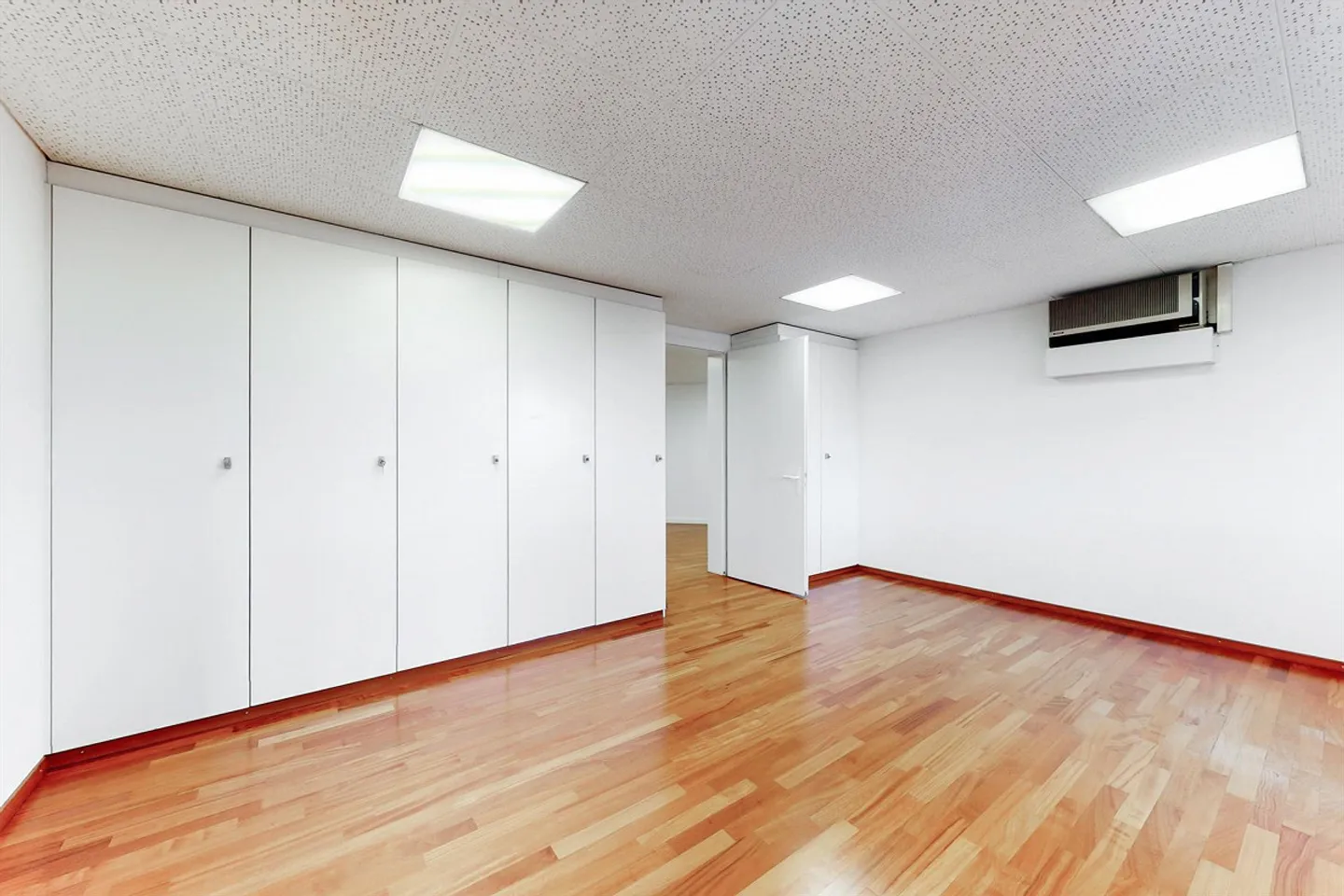 Position Your Success in the City Center of Fribourg - Photo 6 of 11