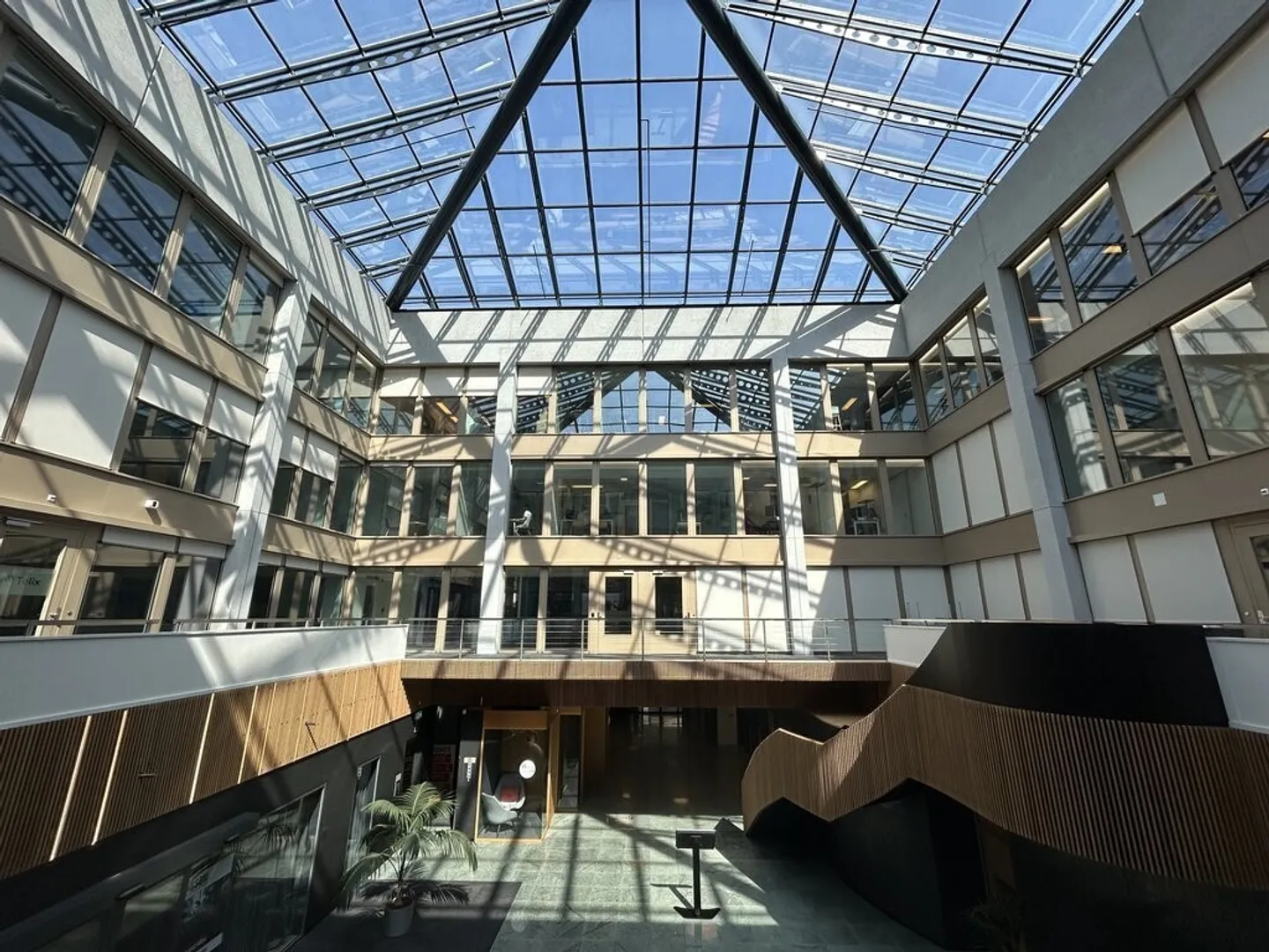 Office Space 18m2 - 4th floor - GBC - Photo 2 of 8