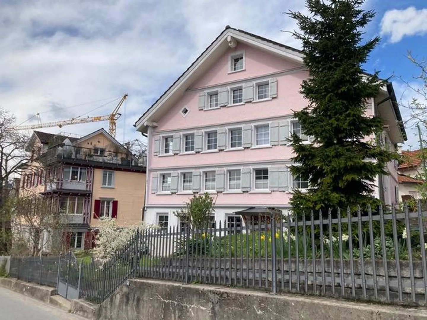 Non perdere questo appartamento centrale, tranquillo e soleggiato di 3,5 stanze - Foto 1 di 13