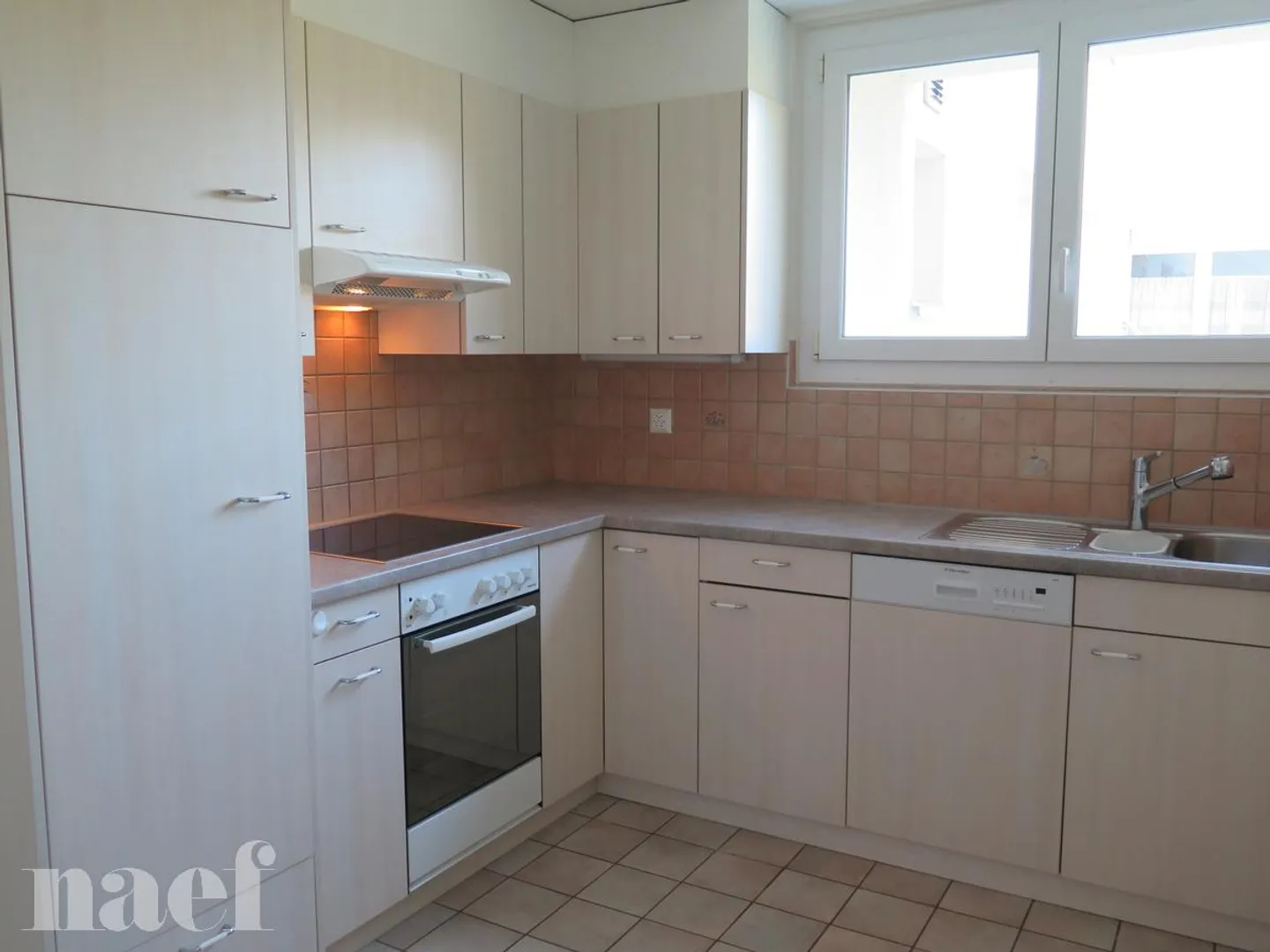 Très bel appartement situé dans un quartier calme et verdoyant - Photo 2 sur 5