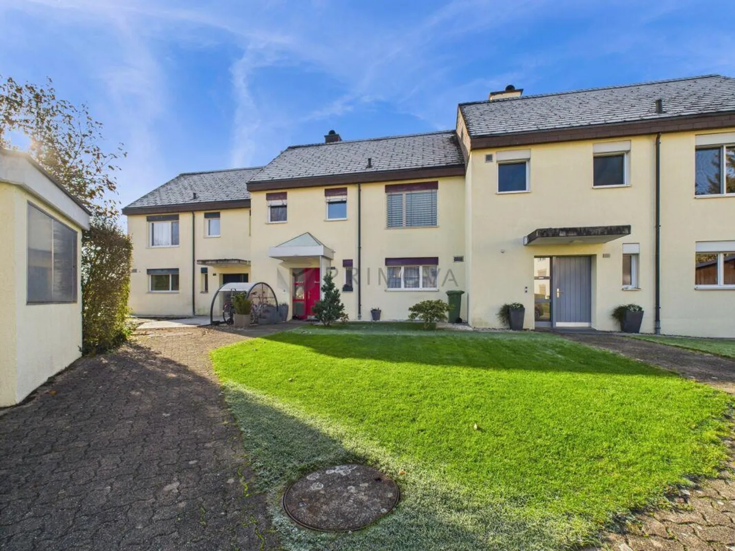 Family happiness with pool, sun, and garden - Photo 1 of 12