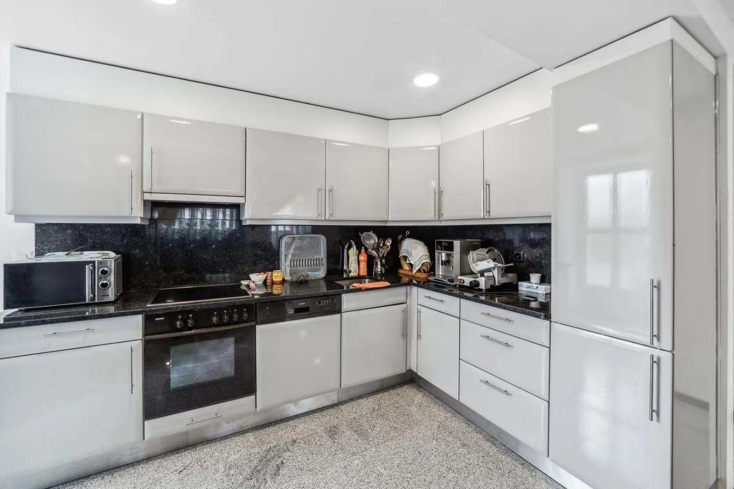 Geräumiges renoviertes Haus - Foto 2 von 9