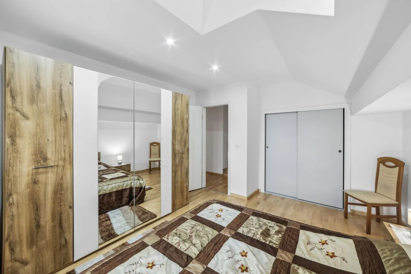 Geräumiges renoviertes Haus - Foto 8 von 9