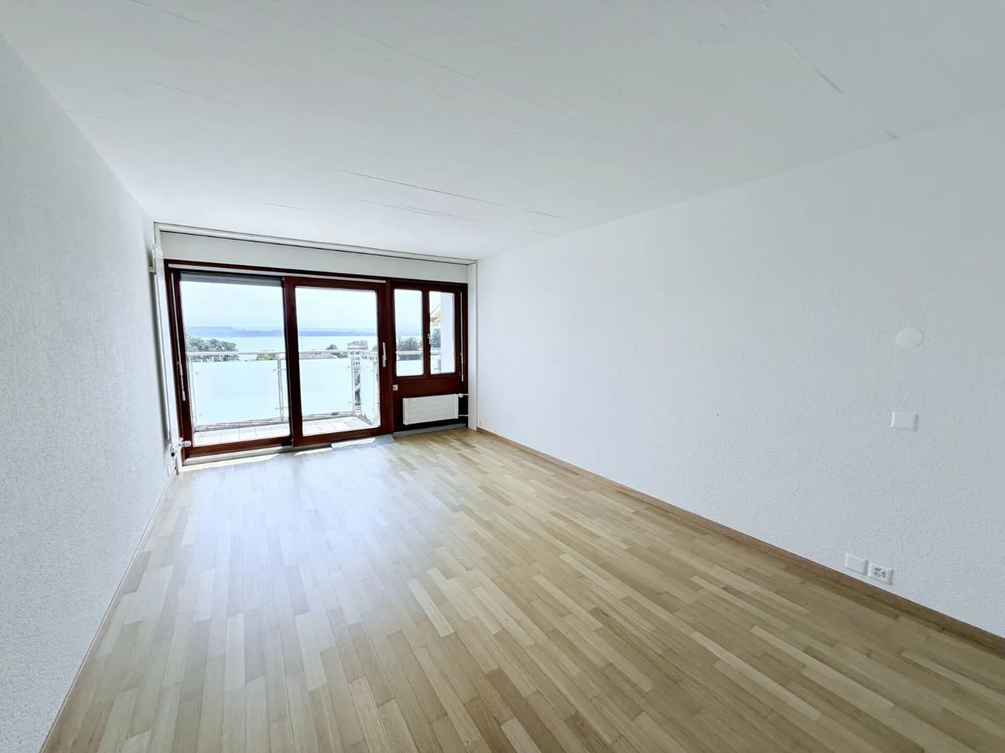 Studio rénové avec vue sur le lac - Photo 2 sur 7