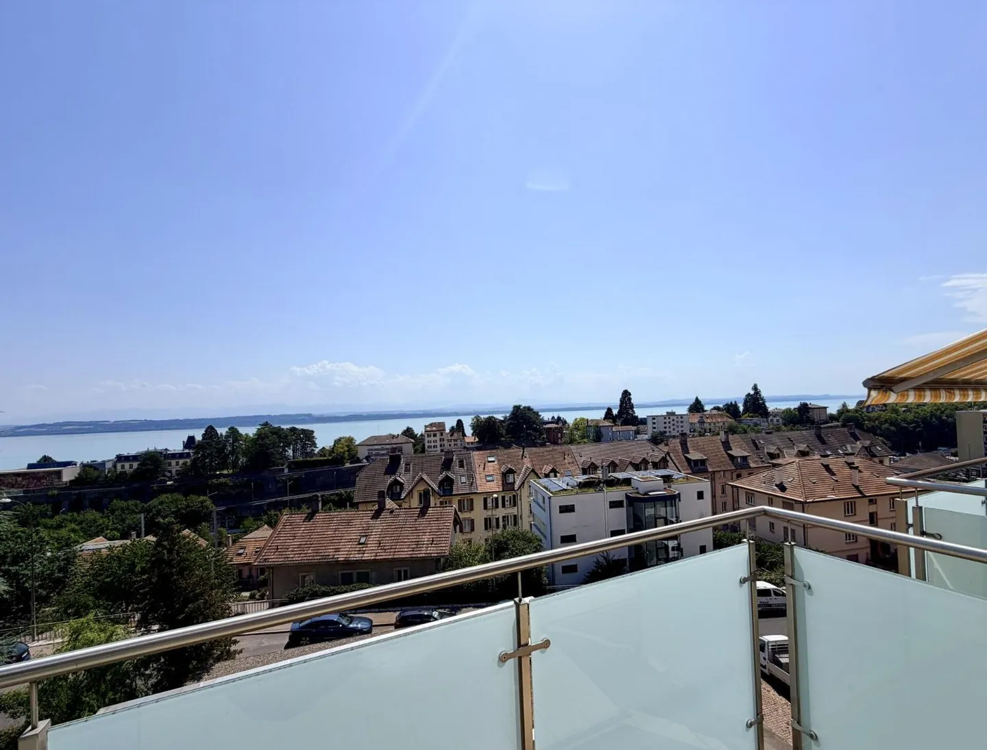 Studio rénové avec vue sur le lac - Photo 6 sur 7