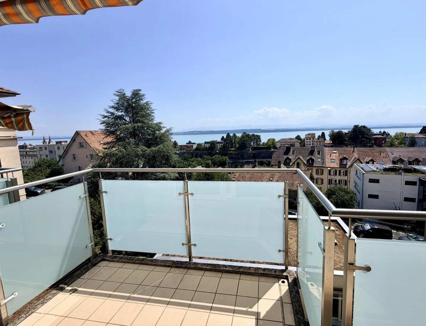 Studio rénové avec vue sur le lac - Photo 7 sur 7
