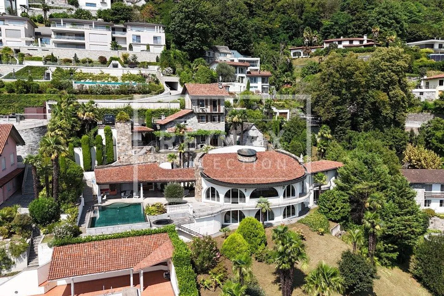 Exclusive luxury villa with rustic - Photo 1 of 13