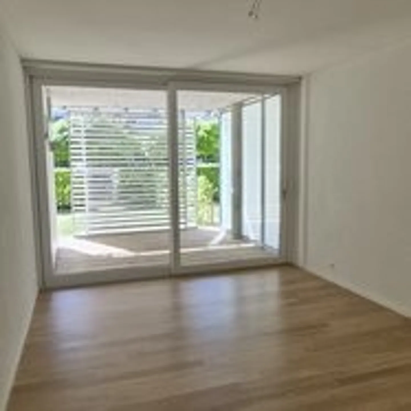 Modern 2.5-Room Apartment in Zurich - Photo 3 of 9