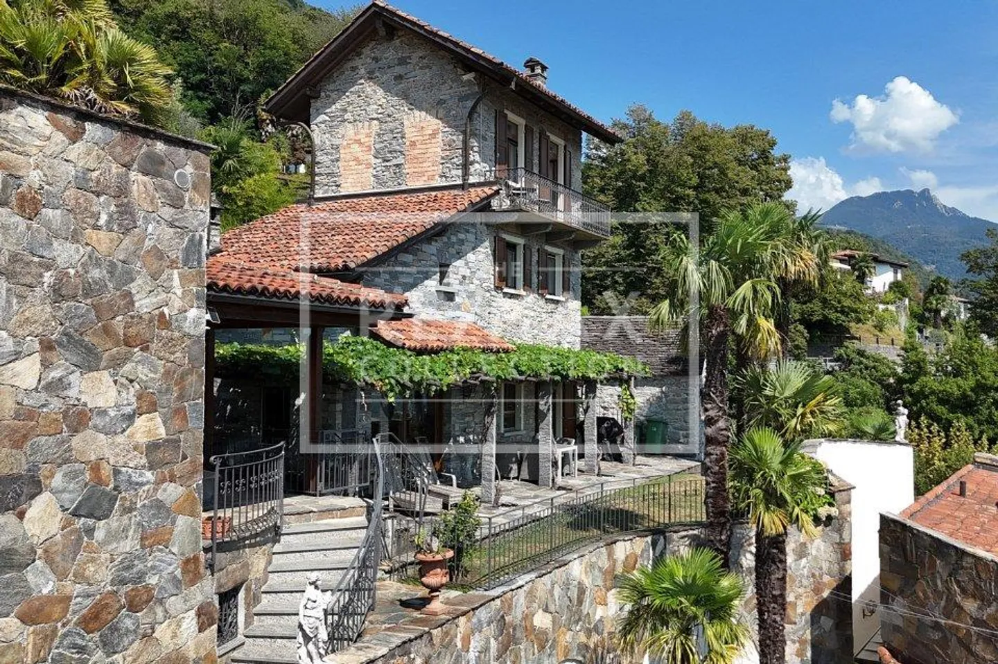 Exclusive luxury villa with rustic - Photo 5 of 13