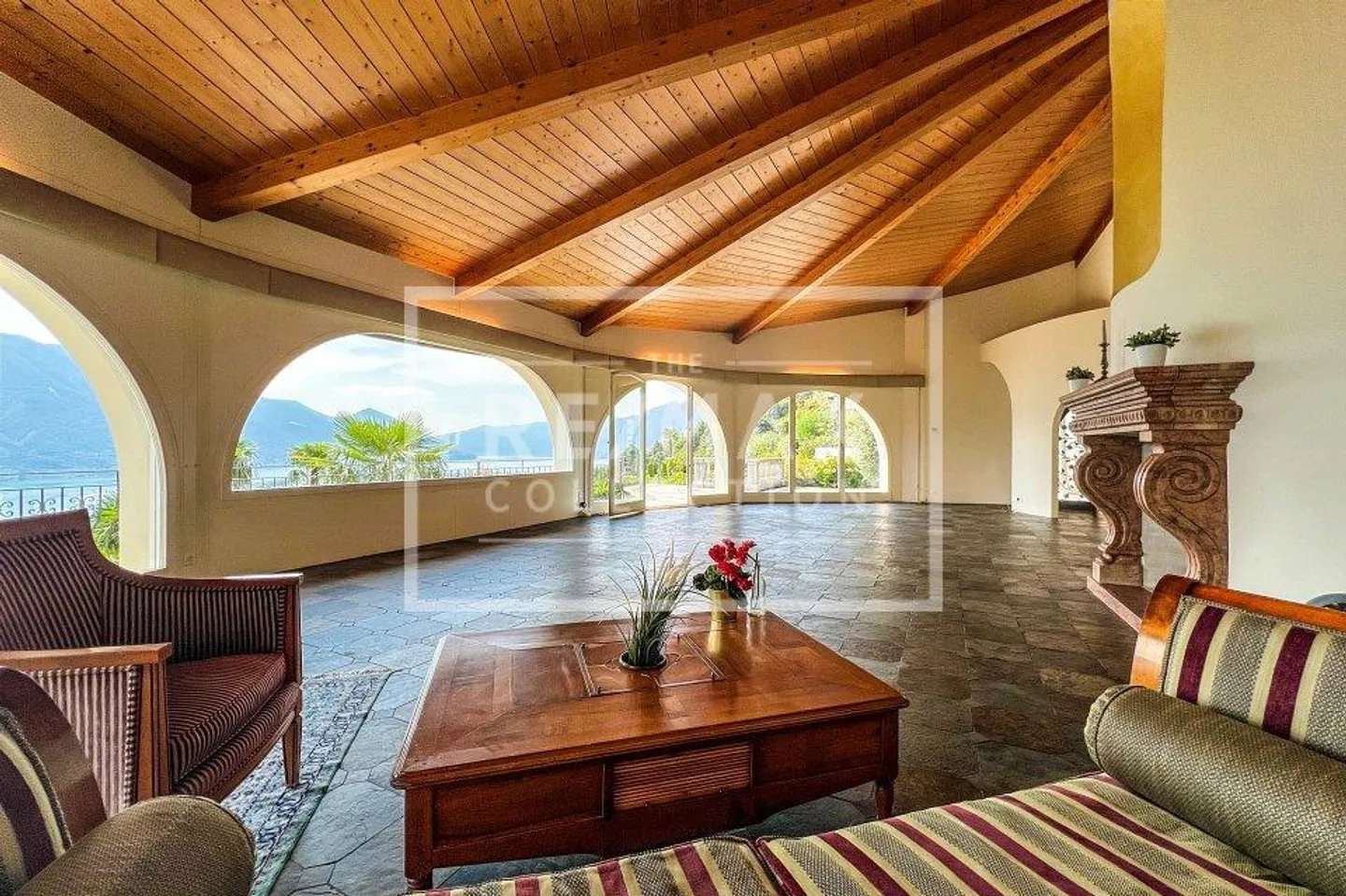 Exclusive luxury villa with rustic - Photo 7 of 13